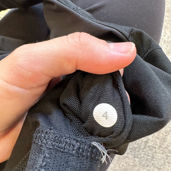 Lululemon black sports bra size 4 - Picture 3 of 3